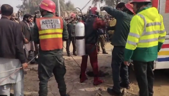 کراچی کے بعد ایک اور افسوسناک خبر! لودھراں سے آگئی، جہاں ایک بچہ کھلے مین ہول میں گر کر جاں بحق ہو گیا