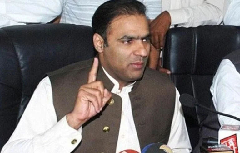 کارکردگی صفر! خیبرپختونخوا مسائل میں گھرا ہوا، پی ٹی آئی پنجاب میں سیاسی تماشے کر رہی ہے، عابد شیر علی