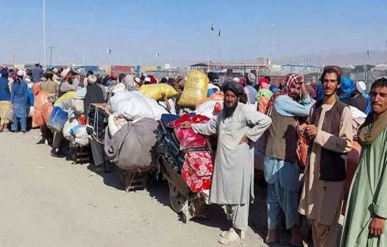 یہ تو پھر ہونا ہی تھا ! عوام نے غیرقانونی افغان مہاجرین کی فوری وطن واپسی کا مطالبہ کر دیا