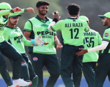 بھارت کو دھول چٹانے والی انڈر 19 ٹیم ورلڈکپ میں فتح کا عزم لیے آج زمبابوے روانہ ہوگی