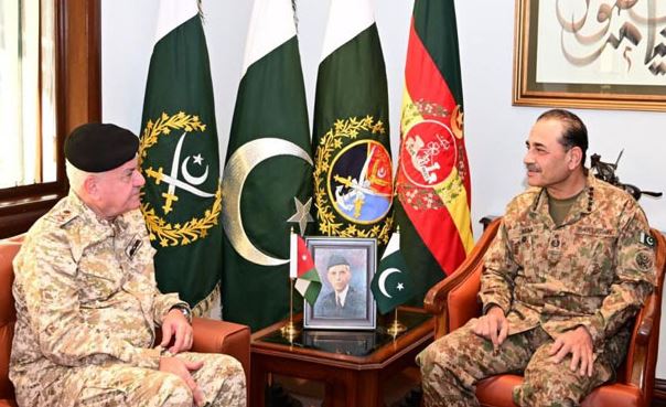 فیلڈ مارشل سے اردن کی مسلح افواج کے سربراہ کی ملاقات، دفاعی تعلقات مزید مضبوط بنانیکے عزم کا اعادہ