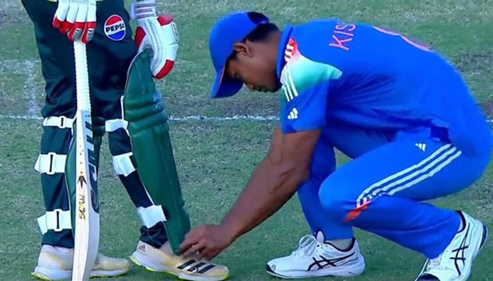 انڈر 19ایشیاکپ! بی سی سی آئی کی ہٹ دھرمی کے باوجود بھارتی کرکٹرکا اسپورٹس مین شپ کا مظاہرہ