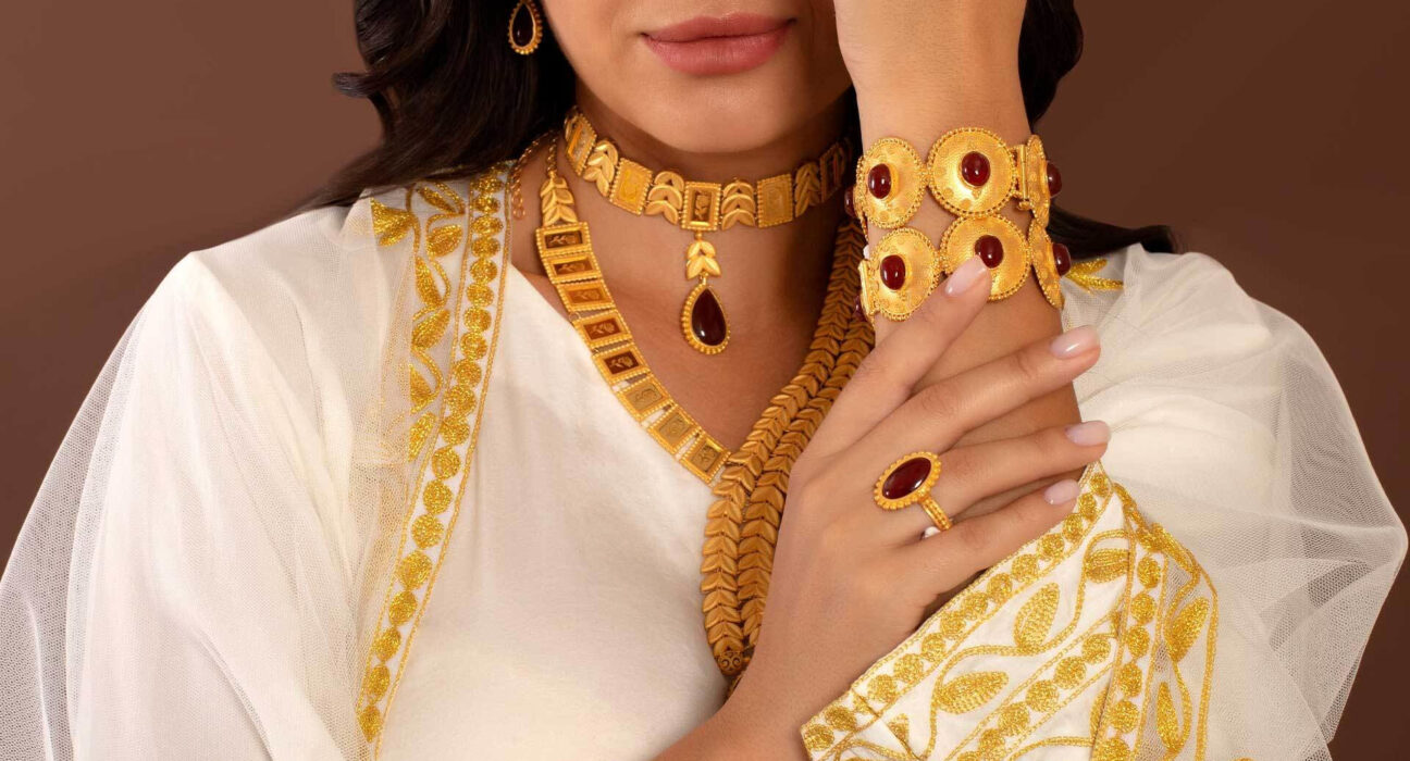 سونا عام آدمی کی پہنچ سے دور ، قیمت میں آج بھی بڑا اضافہ، فی تولہ کتنے کا ہوگیا ؟ جانئے