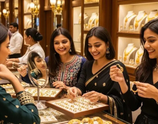 پاکستان میں سونا پہلی بار پونے 5 لاکھ اورچاندی 8 ہزار روپے فی تولہ سے تجاوز کرگئی