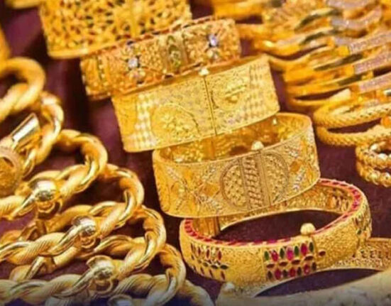 سونے کی قیمت میں نمایاں کمی ؟ فی تولہ کتنے کا ہوگیا ؟ جانئے