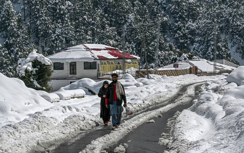 کاغان میں برفباری،ایبٹ آباد،مانسہرہ اور ہری پور میں بارش کا سلسلہ جاری