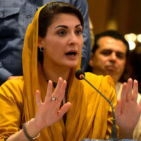 وزیراعلیٰٰ سخت برہم ۔۔ٹریفک قوانین کی خلاف ورزی پر طلبہ کو ہتھکڑیاں نہ لگائی جائیں