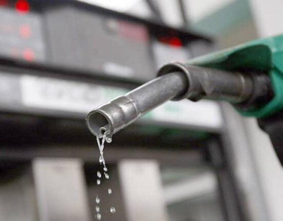 نئےسال کاتحفہ، پٹرول کی قیمت میں بڑی کمی؟