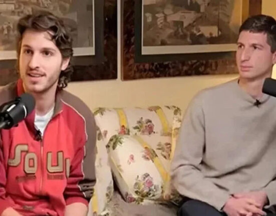 قاسم خان اور سلیمان نے والد عمران خان سے ملاقات کیلئے پاکستان آنے کا اعلان کر دیا