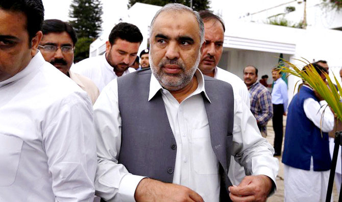 پشاور جلسہ! اسد قیصر کے خطاب کے دوران کارکنان کے ’ڈی چوک ڈی چوک‘ کے نعرے