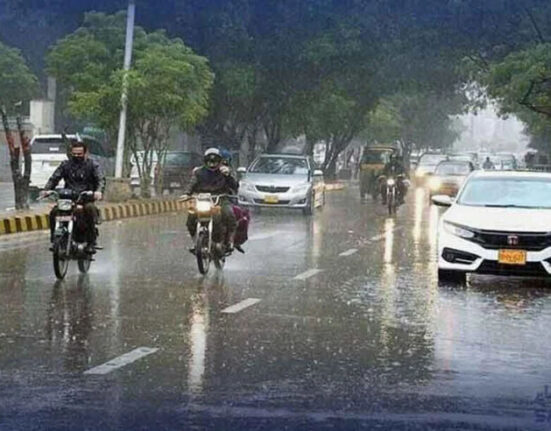 ملک کے مختلف شہروں میں بارش،سردی کی شدت میں اضافہ ہوگیا