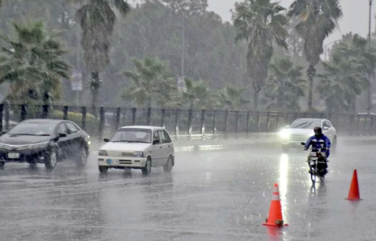 بارش اور برف نے ملک کا موسم یکسر بدل دیا،آئندہ 24 گھنٹوں میں موسم کیسا رہے گا؟محکمہ موسمیات نے پیشگوئی کردی