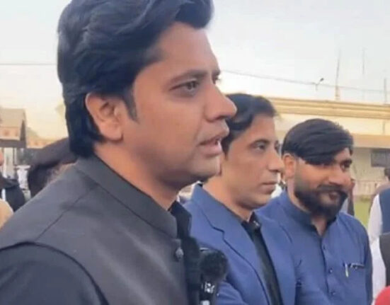 ہم اسلام آباد میں دھاوا بولنے یا فتح کرنے نہیں آرہے، ہم دو پیروں اور ہاتھوں کے ساتھ آئیں گے، شفیع جان