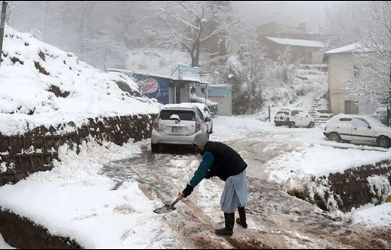 خیبر پختونخوا کے بالائی و پہاڑی علاقوں میں برفباری کا آغاز، سردی میں اضافہ