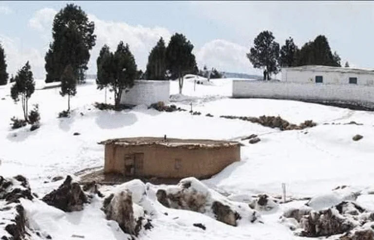 خیبرپختونخوا کے بالائی علاقوں میں برفباری،سیاحوں کی آمد میں اضافہ