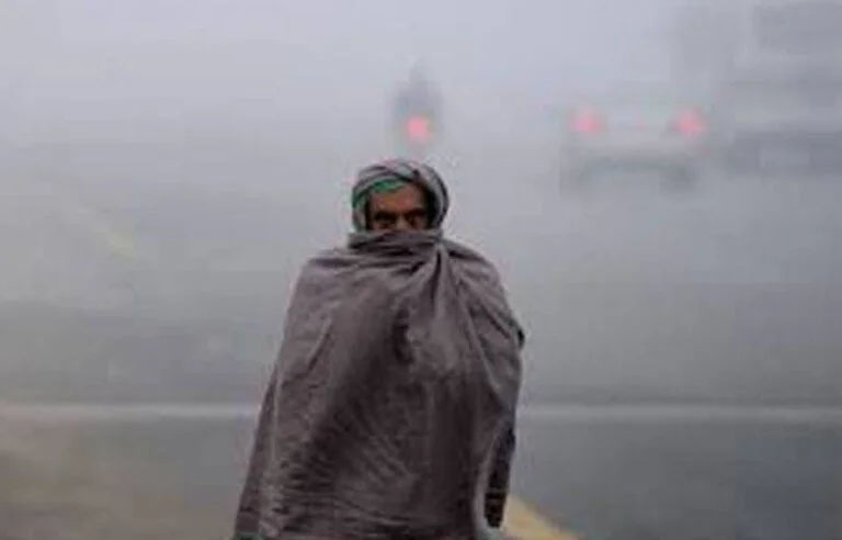 موسم پھر رنگ بدلنے لگا! سردی میں اضافہ، بارش کی آمد، محکمہ موسمیات نے پیشگوئی جاری کردی