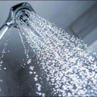 کیا ٹھنڈے پانی سے نہانے سے بلڈ پریشر بڑھ جاتا ہے؟