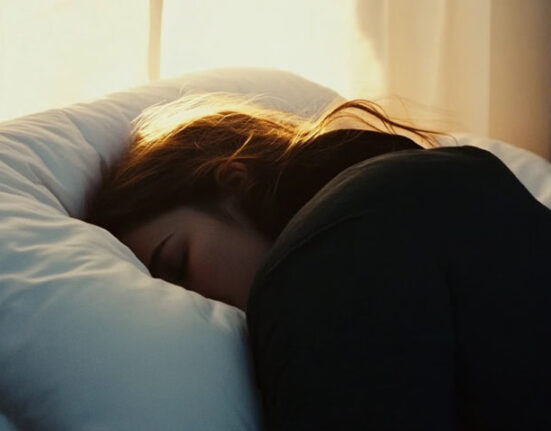 نیند کے دوران جسمانی چربی پگھلانے کے لیے بہترین غذائیں