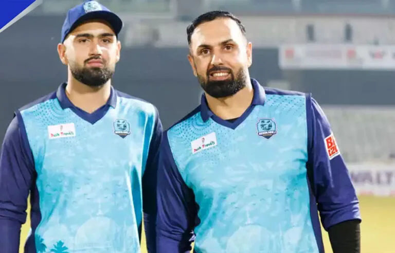 کرکٹ کی دنیا میں تاریخی لمحہ! محمد نبی اور بیٹے نے ایک ہی ٹیم میں کھیل کر ریکارڈ قائم کر دیا