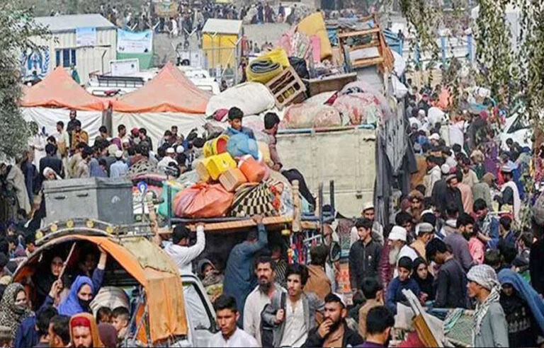 افغان شہریوں کی وطن واپسی کی حقیقت بے نقاب، اب تک کتنے وطن لوٹے؟ افغان مہاجرین کے اعداد و شمار منظر عام پر آ گئے