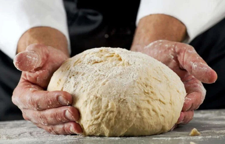 خبردار: فریج میں رکھا ہوا آٹا آپ کی صحت کے لیے خطرہ بن سکتا ہے