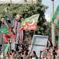 کراچی کی سڑکیں ایک لاکھ دلوں سے لرز گئیں، جاوید چوہدری بھی پی ٹی آئی کے جلسے کا کمال تسلیم کرنے پر مجبور