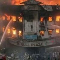 گل پلازہ آتشزدگی؛ ایک دکان سے 30 لاشیں برآمد، جاں بحق افراد کی تعداد 61 ہوگئی، سرچ آپریشن جاری