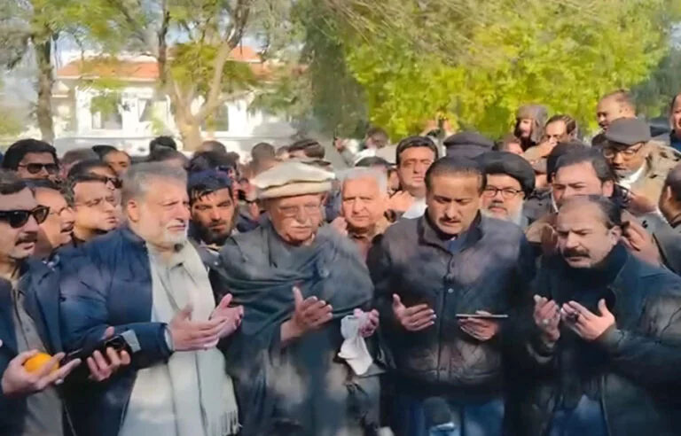 آئین کی حفاظت یا سیاسی محاذ؟ تحریک تحفظ آئین پاکستان کا اہم قافلہ روانہ