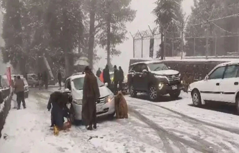 برفباری اور تیز بارش کا سلسلہ، خیبرپختونخوا میں 9 افراد زندگی کی بازی ہار گئے