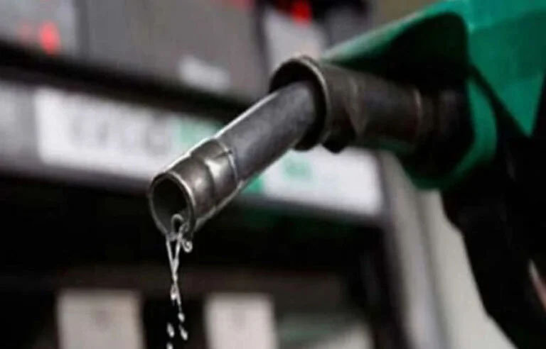 پیٹرول کے معاملے میں دھوکہ نہیں! قانونی پیٹرول پمپس کی شناخت کیلئے ’راہگزر‘ موبائل ایپ لانچ کر دی گئی