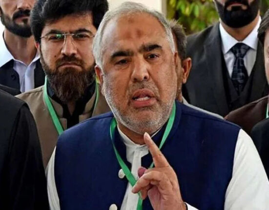 پی ٹی آئی میں دراڑ! اسد قیصر نے طلال چودھری کو غیر ذمہ دار قرار دیدیا