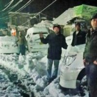 بالائی علاقوں میں برفباری تھم گئی، سڑکوں پر کئی فٹ برف موجود، ریسکیو آپریشن جاری