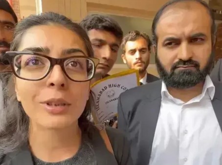 ایمان مزاری اور انکے شوہر سمندر پر ہیں یا آسمان پر، گرفتار کرکے پیش کریں، عدالت کا حکم