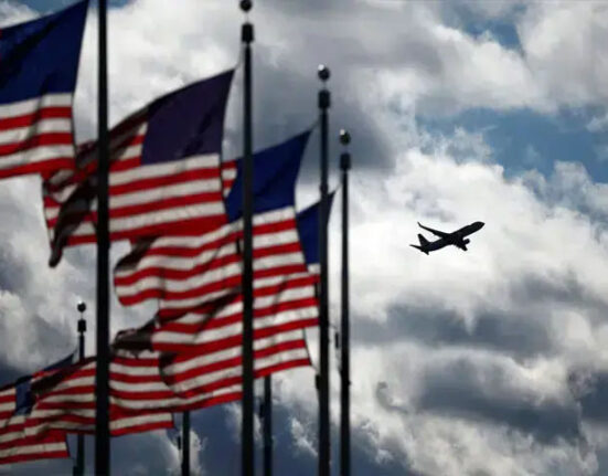 امریکا نے 8 ہزار طلبہ سمیت ایک لاکھ ویزے منسوخ کردیے