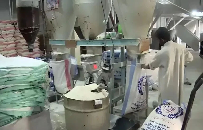 آٹے کے بعد چینی بھی مہنگائی کی لپیٹ میں، قیمتیں آسمان چھو رہی ہیں، فی کلو چینی میں کتنا اضافہ ہوا؟جانئے