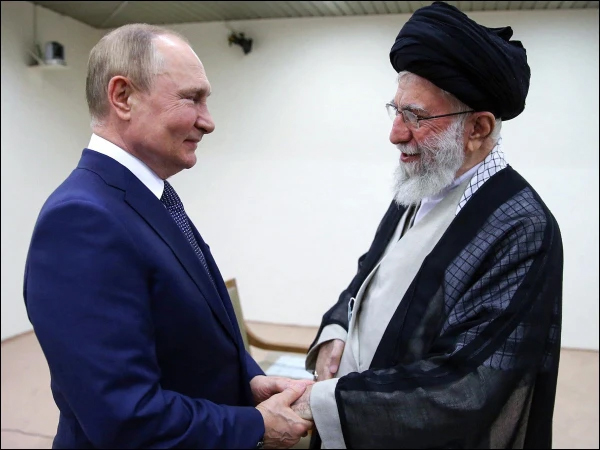 روس نے پابندیاں روند ڈالیں ، ایران کو ڈھائی ارب ڈالر نقد بھیجے، ٹرمپ بس منہ تکتے رہ گئے