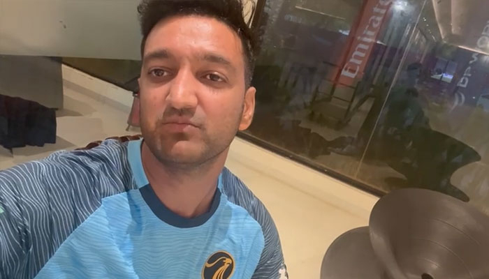 ٹی 20 ورلڈ کپ سےقبل پاکستانی نژاد اماراتی کرکٹر کو بھارت سے واپس بھیج دیا گیا،وجہ سامنے آتے ہی شائقین بھڑک اٹھے