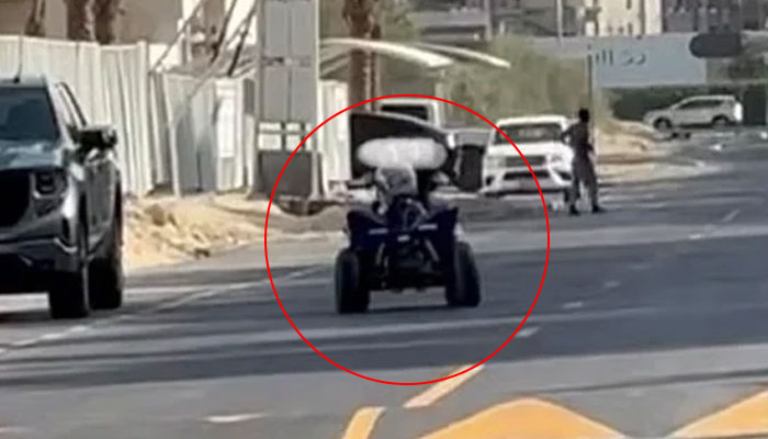 بچے کو سڑک پر موٹر بائیک چلانے پر 50ہزار درہم جرمانہ