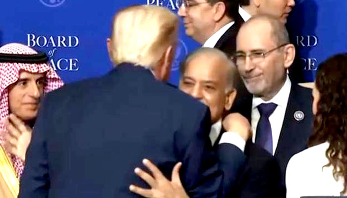 ٹرمپ نے وزیراعظم کو گلے لگا کر کیا کہا؟ اندر کی سنسنی خیز بات جانیں