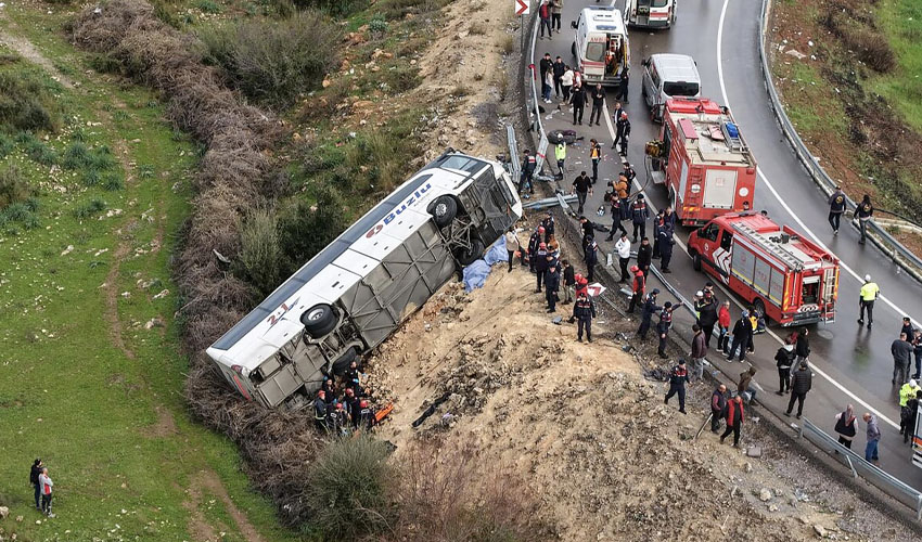 ترکیہ میں بس حادثے کا شکار 9 افراد جاں بحق، 26 زخمی