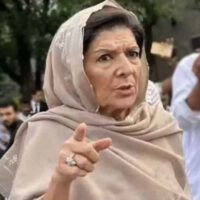 بانی مضبوط ہیں، وہ قرآن اور اس کا ترجمہ پڑھتے ہیں ، علیمہ خان