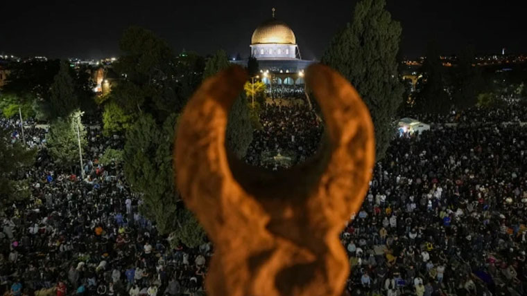 پابندیاں ہار گئیں، ایمان جیت گیا، مسجد اقصیٰ میں تراویح کیلیے سمندر امڈ آیا