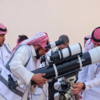 ماہ رمضان: دوربین سے چاند نہ دیکھیں،ورنہ نقصان ہوسکتا ہے، متحدہ عرب امارات نے خبردار کردیا