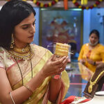 ایک دن کی کمی کے بعد سونا دوبارہ مہنگا، فی تولہ کتنے کا ہو گیا؟ جانئے