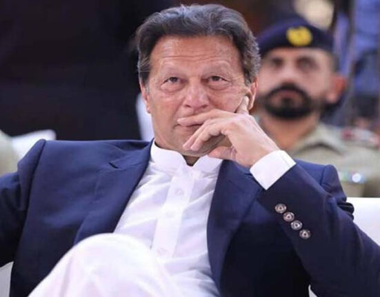 عمران خان کی ہسپتال سےواپسی کی ویڈیوبنانےوالےسوشل میڈیا ایکٹوسٹ تحویل میں لے لیا گیا