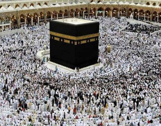 عازمین حج کیلئے اہم خبر، سعودی حج ویزا بائیو میٹرک کی ڈیڈ لائن سامنے آ گئی