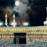 آج رات حیران کن منظر!چاند سیدھا خانہ کعبہ کے اوپر،ایمان افروز لمحہ