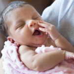 بچےکو دودھ پلانے والی عورت کے لیے روزے کا حکم