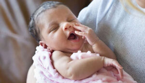 بچےکو دودھ پلانے والی عورت کے لیے روزے کا حکم