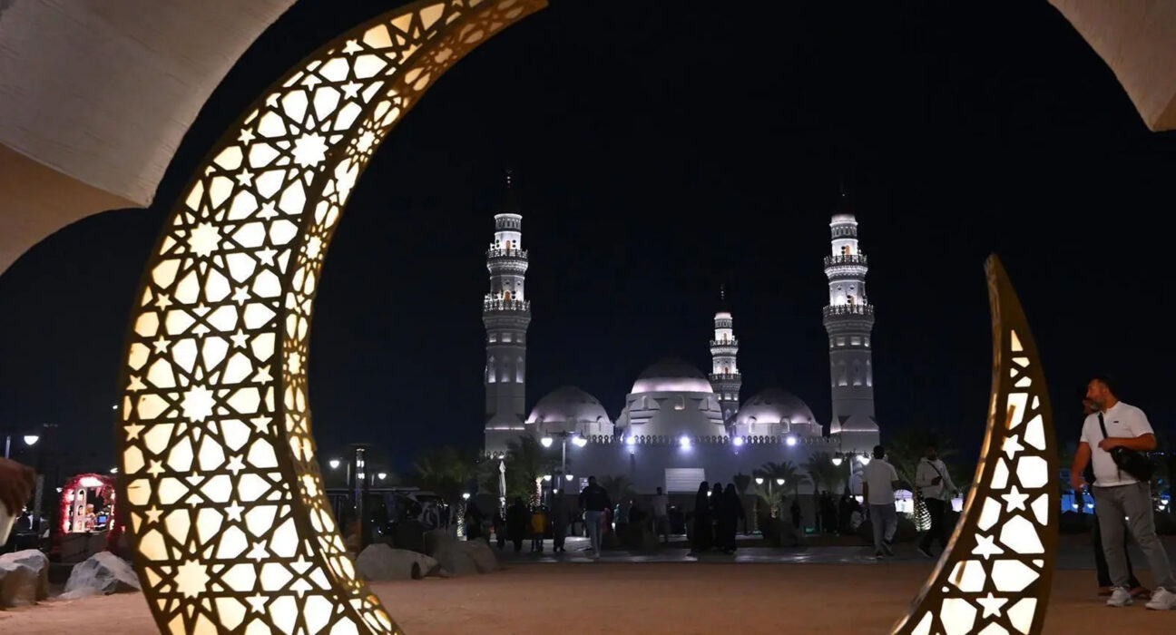 مدینہ منورہ کے بازاراور شاہراہوں کو ماہِ رمضان کی آمد پر سجا دیا گیا